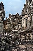 Angkor - Banteay Samre, the courtyard inside the first enclosure.